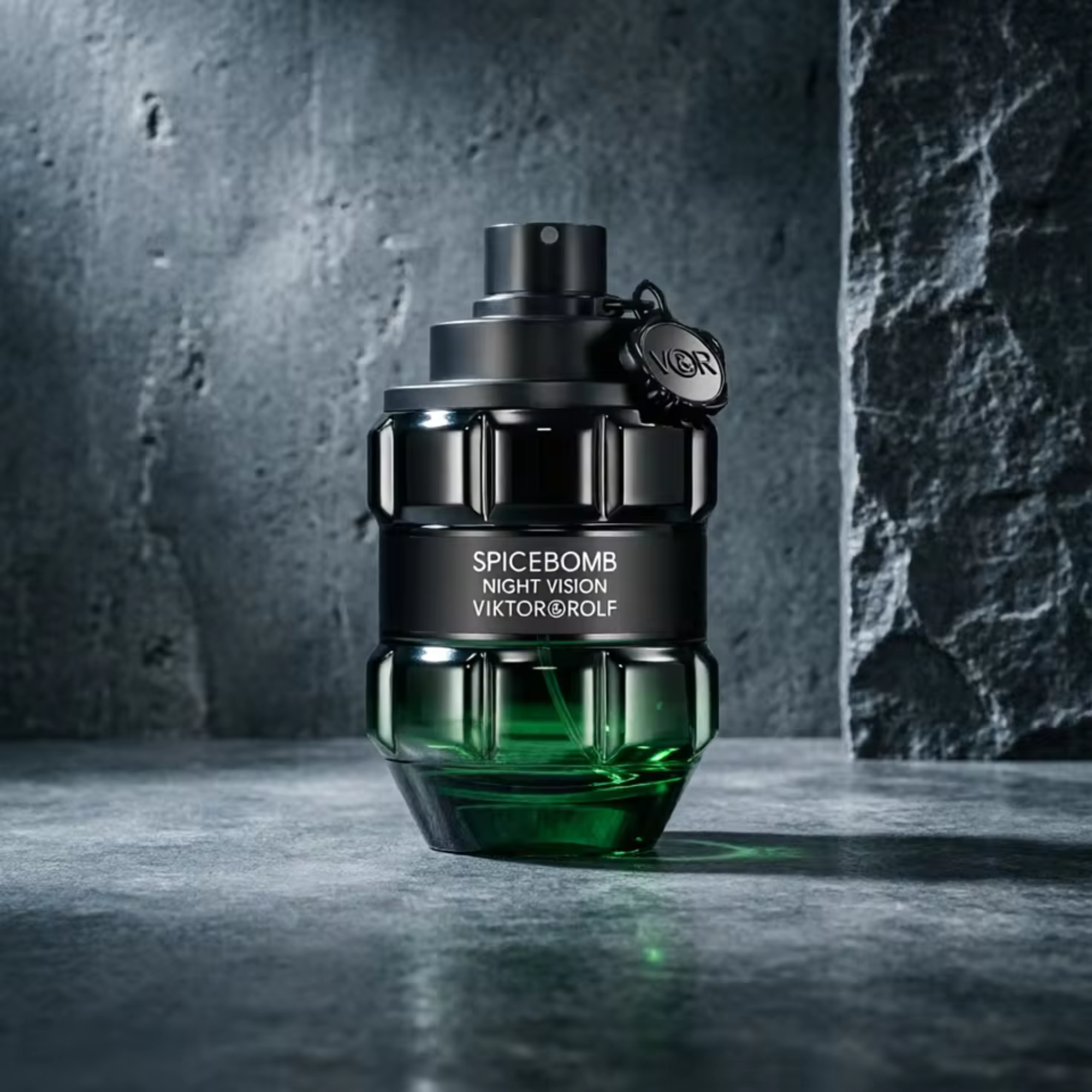 Viktor&Rolf Spicebomb Night Vision Eau de Toilette – 3.04 fl oz